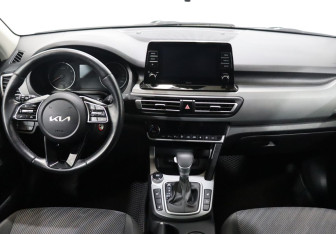 Подержанный автомобиль Kia Seltos 2022 года (13 фото)