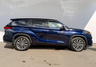 Подержанный автомобиль Toyota Highlander 2021 года (4 фото)