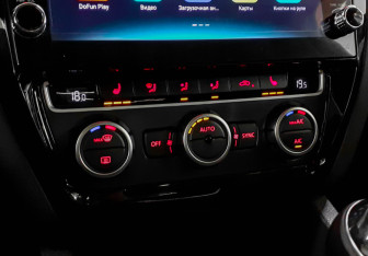 Подержанный автомобиль Volkswagen Jetta Sedan 2013 года (17 фото)