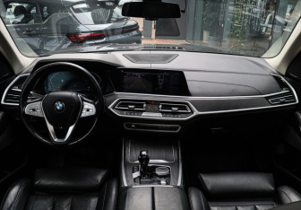 Подержанный автомобиль BMW X7 2020 года (18 фото)