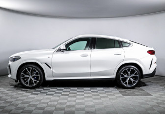 Подержанный автомобиль BMW X6 2022 года (8 фото)
