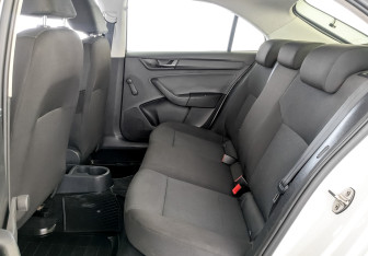 Подержанный автомобиль Skoda Rapid Liftback 2019 года (12 фото)