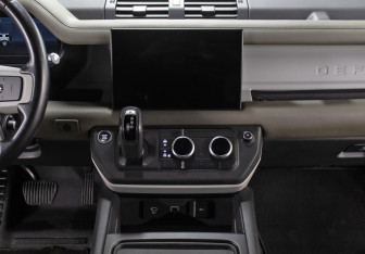 Подержанный автомобиль Land Rover Defender Suv 2021 года (15 фото)