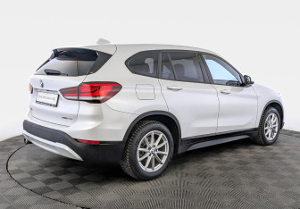 Подержанный автомобиль BMW X1 2020 года (5 фото)