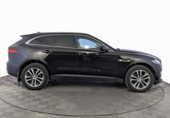 Подержанный автомобиль Jaguar F-Pace 2017 года (4 фото)