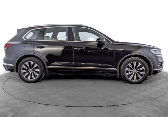 Подержанный автомобиль Volkswagen Touareg 2019 года (4 фото)