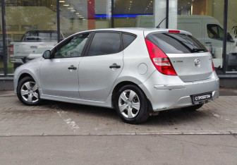 Подержанный автомобиль Hyundai i30 Hatchback 2010 года (6 фото)