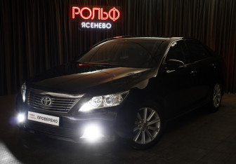 Подержанный автомобиль Toyota Camry Sedan 2013 года (24 фото)