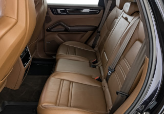 Подержанный автомобиль Porsche Cayenne 2020 года (18 фото)