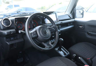 Подержанный автомобиль Suzuki Jimny 2025 года (12 фото)