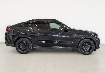 Подержанный автомобиль BMW X6 2020 года (4 фото)