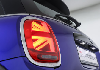 Подержанный автомобиль MINI Hatch 2018 года (21 фото)