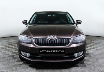Подержанный автомобиль Skoda Octavia Liftback 2015 года (2 фото)