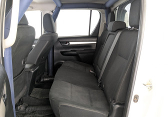 Подержанный автомобиль Toyota Hilux 2019 года (10 фото)