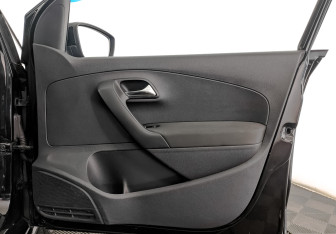 Подержанный автомобиль Volkswagen Polo Sedan 2012 года (24 фото)