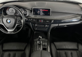 Подержанный автомобиль BMW X5 2015 года (11 фото)
