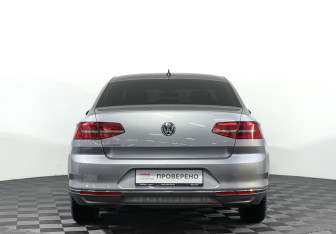 Подержанный автомобиль Volkswagen Passat Sedan 2019 года (6 фото)
