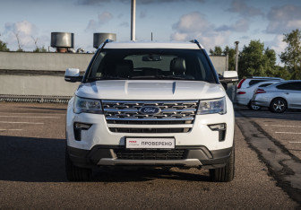 Подержанный автомобиль Ford Explorer 2018 года (2 фото)