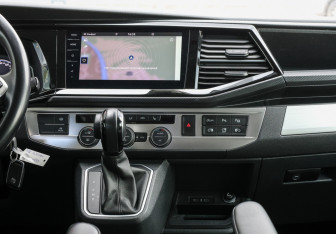 Подержанный автомобиль Volkswagen Multivan 2020 года (17 фото)