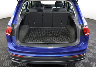 Подержанный автомобиль Volkswagen Tiguan 2021 года (10 фото)