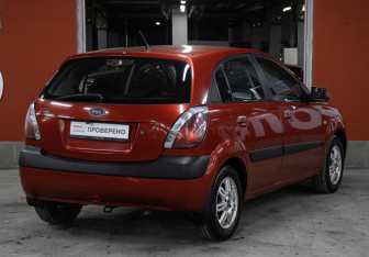 Подержанный автомобиль Kia Rio Hatchback 2008 года (5 фото)