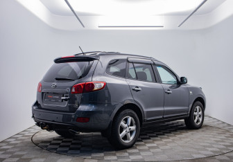 Подержанный автомобиль Hyundai Santa Fe 2007 года (5 фото)