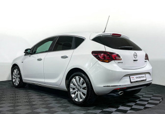 Подержанный автомобиль Opel Astra Hatchback 2014 года (7 фото)