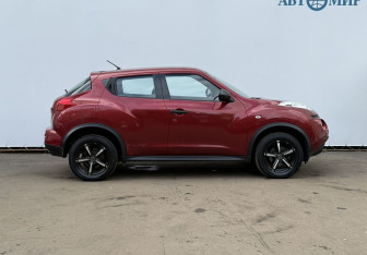 Подержанный автомобиль Nissan Juke 2013 года (4 фото)