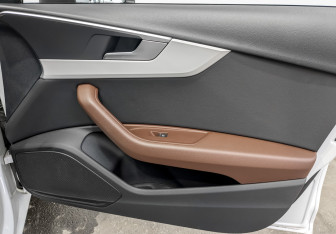 Подержанный автомобиль Audi A4 Sedan 2019 года (24 фото)