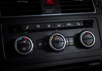 Подержанный автомобиль Volkswagen Touran 2013 года (16 фото)