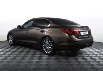 Подержанный автомобиль Infiniti Q50 2014 года (7 фото)