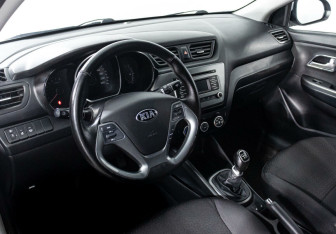 Подержанный автомобиль Kia Rio Sedan 2016 года (7 фото)