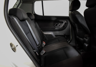 Подержанный автомобиль Skoda Fabia Hatchback 2010 года (9 фото)