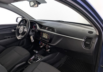 Подержанный автомобиль Kia Rio Hatchback 2021 года (11 фото)