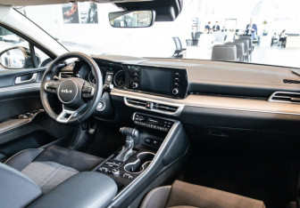 Новый Kia K5 2025 (13 фото)