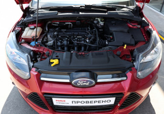 Подержанный автомобиль Ford Focus Hatchback 2012 года (9 фото)