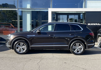Подержанный автомобиль Volkswagen Touareg 2019 года (8 фото)