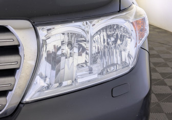 Подержанный автомобиль Toyota Land Cruiser Suv 2010 года (11 фото)