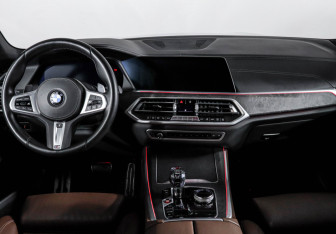 Подержанный автомобиль BMW X5 2022 года (12 фото)