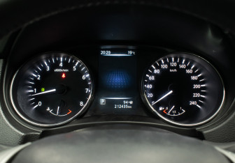 Подержанный автомобиль Nissan X-Trail 2015 года (13 фото)