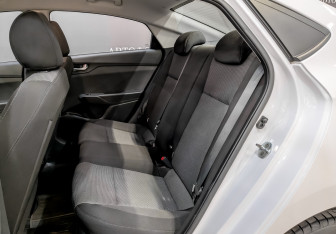 Подержанный автомобиль Hyundai Solaris Sedan 2021 года (12 фото)