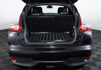 Подержанный автомобиль Nissan Juke 2017 года (10 фото)