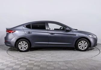 Подержанный автомобиль Hyundai Elantra Sedan 2016 года (4 фото)