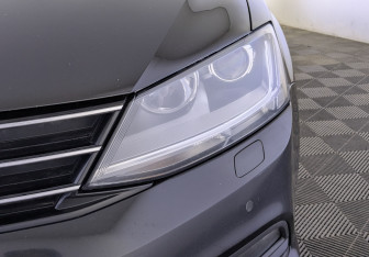 Подержанный автомобиль Volkswagen Jetta Sedan 2018 года (11 фото)