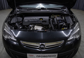 Подержанный автомобиль Opel Astra Hatchback 2013 года (9 фото)