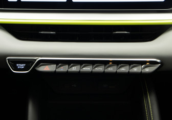 Подержанный автомобиль Geely Coolray 2023 года (22 фото)