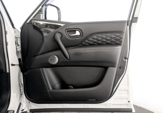 Подержанный автомобиль Infiniti QX80 2021 года (25 фото)