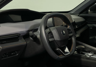 Подержанный автомобиль Changan UNI-V 2023 года (13 фото)