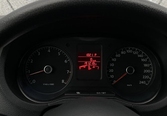 Подержанный автомобиль Volkswagen Polo Sedan 2011 года (20 фото)