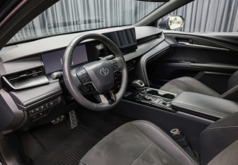 Подержанный автомобиль Toyota Camry Sedan 2024 года (14 фото)
